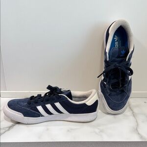 Adidas Nora skateboarding shoe, men’s size 5.5 Collegiate Navy/White colorway